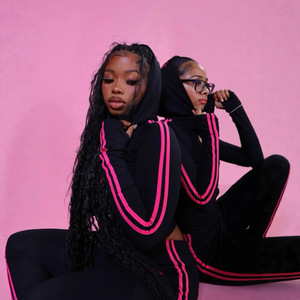 ชุดเซ็ตผู้หญิงสำหรับฤดูใบไม้ร่วงและฤดูหนาว ลายพิมพ์ เสื้อครอปแขนยาวและกางเกงขายาว ชุดลำลองแบบมีฮู้ด 2 ชิ้น สำหรับผู้หญิง - Product Image 6