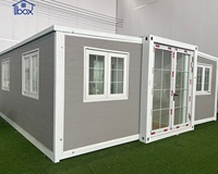 Maison conteneur extensible de style pastoral avec 2 chambres, salle de bain, cuisine et toit en A, porche avant pour la vie de famille