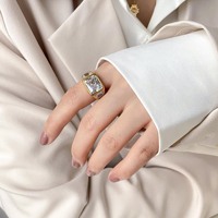 Retro einfache große Zirkon geflochtene breite Ring Mode Edelstahl vergoldet Metall Hohlring für Männer und Frauen