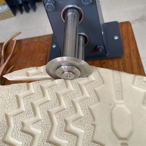 Máquina de Corte y Recorte para Diversos Materiales: Cuero, EVA, Goma, Poliuretano, Entresuela, Fabricación <span class=keywords><strong>Artesanal</strong></span> de Suelas de Zapatos de Cuero - Product Image 4