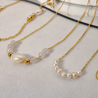 Collier imitation perles plaqué or en acier inoxydable anti-ternissement avec breloques papillon tendance pour femme