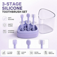 Ensemble de brosses à dents en silicone pour bébé à 3 étapes, personnalisable avec logo OEM/ODM, pour l'apprentissage des tout-petits, avec étui de rangement de sécurité