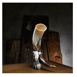 Corne à boire noire au design élégant avec support en cuir et couleur de corne naturelle taille personnalisée prix bon marché - Product Image 5