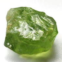 Vente en gros de pierre brute en cristal de péridot naturel naturel de la plus haute qualité pour le traitement de bijoux en péridot de luxe