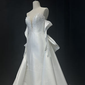 Vestido de Novia Sirena Moderno Brillante Color Marfil con Apliques Florales de Cristal y Cola Larga Tipo Capilla para NT14 - Product Image 5