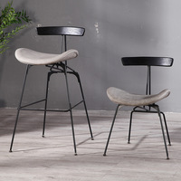 Chaise de bar au design nordique moderne, tabouret haut de luxe léger avec dossier en fer et panneau en bois, chaise de bar pour cafés et salons de thé