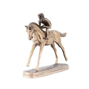 Hars Gegoten Koperen Ambachten Mannelijke Knight Figuur Sculptuur Ornamenten Paard Racing Running Standbeeld Decoratie Geschenken Prijzen Souvenirs