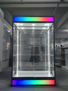 Vetrine Espositive in Vetro Temperato con Illuminazione LED Personalizzata per Negozi - Product Image 4