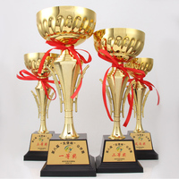 Vente en gros prix d'usine Trophée doré métal brillant bon prix Sports et jeux Souvenir Trophy Awards OEM Custom Trophy