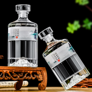 Bouteilles en verre personnalisées <span class=keywords><strong>de</strong></span> luxe 500 ml, 700 ml, 750 ml avec bouchon en liège pour le rhum, la vodka, le whisky, la tequila, le <span class=keywords><strong>gin</strong></span>, pour <span class=keywords><strong>l</strong></span>'emballage des spiritueux - Product Image 4