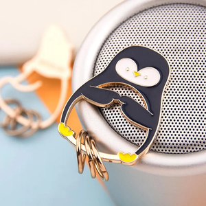 Tùy Chỉnh Dễ Thương Gấu Bắc Cực Và Chim Cánh Cụt Ngón Tay Kim Loại Móc Chìa Khóa Miễn Phí Tác Phẩm Nghệ Thuật Chất Lượng Cao Thủ Công Mỹ Nghệ Kim Loại Nhà Sản Xuất Quà Tặng Móc Chìa Khóa - Product Image 4