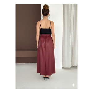Jupe longue fluide bordeaux pour femme, taille élastique, tissu brillant, silhouette évasée, longueur 95 cm - Product Image 2
