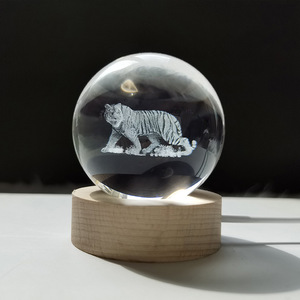 Esfera Decorativa de Cristal com Gravação a Laser 3D de Coelho com Base de Madeira e Luz LED para Decoração de Casa, Ornamento de Mesa, Presente de Aniversário - Product Image 1