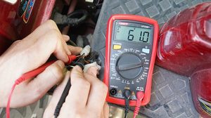 Multimètre numérique de poche UNI-T UT33B+ 1999 points de lecture, testeur de tension, fonction de test de batterie 200mV-600V 200uA-10A - Product Image 6