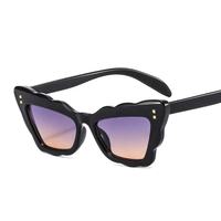 Lunettes de soleil rétro uniques pour hommes, style œil de chat, avec monture marron et motif vague de couleur papillon, protection UV400