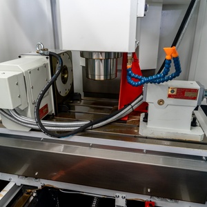 Fabrication professionnelle de centres d'usinage verticaux <span class=keywords><strong>VMC</strong></span> à 5 axes VMC850 / VMC650 / VMC7124, mini-centres d'usinage CNC à prix abordable - Product Image 5