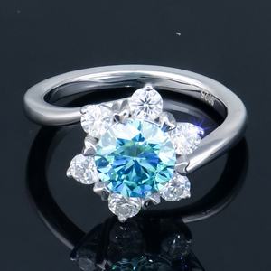 Anillo de Moissanita Personalizado con Plata S925, Forma Elegante, Color Moissanita - Product Image 1