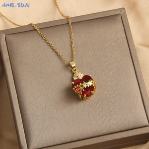 Collier Pendentif Cœur Sacré Plaqué <span class=keywords><strong>Or</strong></span> avec Chaîne Croisée et Zircon Cubique, Tendance et Polyvalent pour Femmes et Filles - Grande <span class=keywords><strong>Vente</strong></span> - Product Image 1