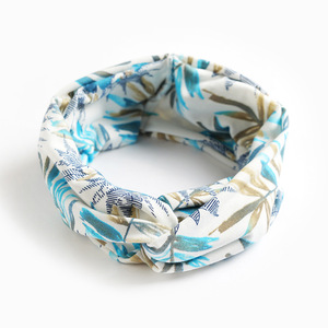 Fascia per capelli larga con stampa floreale e nodo, in tessuto, a incrocio, assorbe il sudore, per yoga da donna - Product Image 3