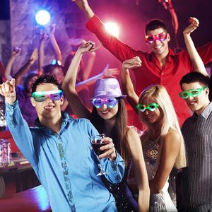 Gafas LED con Forma de Corazón, con Pilas, para Fiestas Navideñas, con Luz Intermitente, para Uso en Interiores, de Plástico, para Fiestas, Cumpleaños Infantiles - Product Image 3