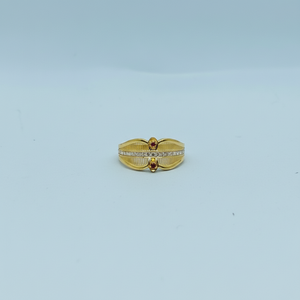 Magnifique bague en or jaune 22 carats pour femmes, avec des embellissements en pierres blanches étincelantes et des accents en pierres rouges vibrantes - Product Image 3