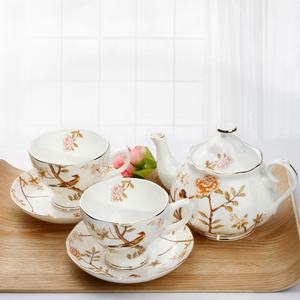 Service à café et à thé de luxe en porcelaine fine pour 2 personnes, style nordique tendance avec dorure, décoration d'intérieur - Product Image 5