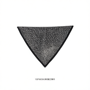 Sciarpa triangolare Fulare 135x60 cm stampata in poliestere e cotone, accessorio multifunzionale per il collo da donna per tutte le stagioni - Product Image 1