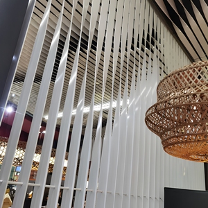 Plafonds contemporains en fibre de verre, design en bande, à encastrer, insonorisés, application pour centres commerciaux, classe A, résistance au feu. - Product Image 2