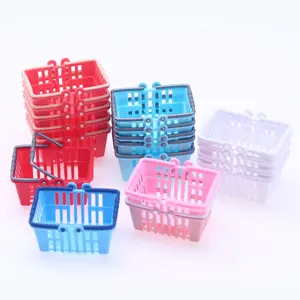 Precio barato casa de muñecas Mini cesta de compras rectangular de plástico cesta de transporte de supermercado modelo de escena en miniatura Jugueteria - Product Image 1