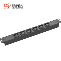 Unité de distribution d'alimentation triphasée (PDU) montée sur rack avec conception standard pour une installation facile et une large compatibilité