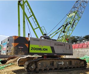 Zoomlion 55 tonnes Grue sur chenilles d'occasion en mode élevé ZCC550H Vente en bon état avec composant de boîte de vitesses centrale - Product Image 3