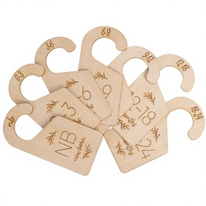 Set di 7 Appendiabiti in <span class=keywords><strong>Legno</strong></span> per Vestiti da Neonato, da 0 a 24 Mesi, Adatti per Organizzazione e Decorazione - Product Image 6