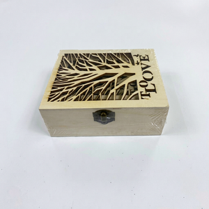 Caja de Joyería Moderna de Madera con Diseño de Árbol Tallado y Texto de Amor, Almacenamiento Decorativo para Sala de Estar o para Regalo - Product Image 1
