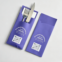 Pochette jetable personnalisée en papier kraft pour couverts (fourchette, couteau, cuillère) avec serviette pour restaurant
