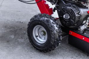 آلة طحن جذوع الأشجار K-Maxpower بقوة 15 حصان وسعة 420 سم مكعب تعمل بالبنزين، معتمدة من TUV CE، بعمق قطع 600 مم لإزالة جذوع الأشجار - Product Image 5