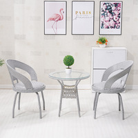 Ensemble de salle à manger trois pièces en osier, fauteuil pivotant moderne et minimaliste pour extérieur et table d'appoint de balcon pour patio/cour/chalet