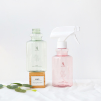 Bouteille en plastique PET de haute qualité de 350 ml de forme ronde de couleur rose et verte avec pulvérisateur à gâchette de couleur blanc mat pour le nettoyage