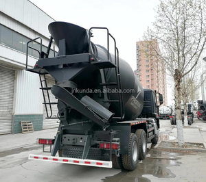 Camion malaxeur à béton SINOTRUK HOWO de 5 mètres cubes à haute capacité avec moteur haute puissance de 4L, couleur blanche - Product Image 5