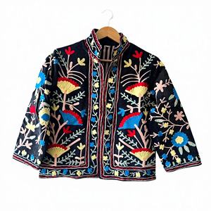 Blouson bomber femme noir brodé de motifs floraux, tricoté, respirant, style ethnique, inspiré de l'art populaire, à manches longues, pour l'hiver - Product Image 4