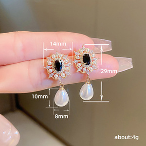 Eleganti orecchini pendenti a forma di fiore per donna, accessori per l'orecchio alla moda da indossare tutti i giorni - Product Image 5