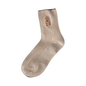Usine En Gros Broderie Motif Chaussettes Couleur Pure Mignon Petit Ours Style Femmes Moyen Tube Chaussettes Lâches - Product Image 4