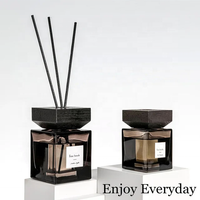 Bouteille de luxe transparente grise 50ml 100ml 150ml 200ml carré diffuseur d'huile essentielle avec bouchon en bois à vis