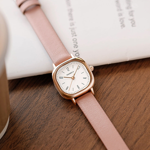 Reloj de Cuarzo Cuadrado Minimalista para Mujer con Correa de Cuero - Product Image 6