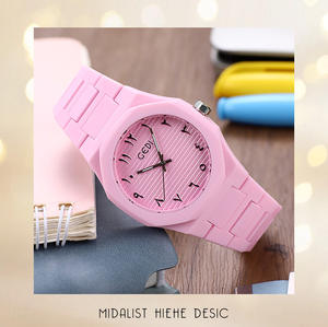 Reloj de Cuarzo con Esfera Grande y Números Arábigos para Estudiantes, Especial de Navidad - Product Image 3