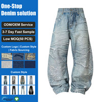 Jean en denim bleu clair délavé pour homme, coupe baggy, style streetwear, motif froissé, avec strass, jambe large
