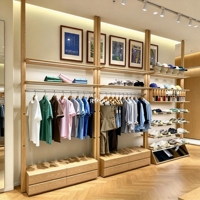 Vitrine de luxe pour hommes, table de présentation de vêtements moderne, design personnalisé