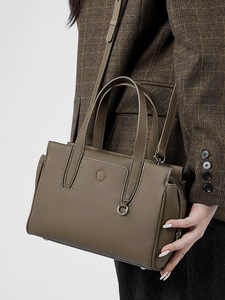 Sac fourre-tout en cuir de vachette marron de grande capacité pour dames bandoulière réglable amovible en cuir de vachette véritable pour l'été et l'hiver - Product Image 2