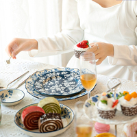 Service de table en porcelaine rétro, motif floral, style britannique classique, bleu et blanc, assiettes de dîner durables, compatibles micro-ondes