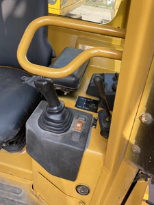 Mini bulldozer d'occasion Caterpillar D4G d'origine japonaise, machine de construction de haute qualité, petit bulldozer sur chenilles CAT D4G en vente - Product Image 5