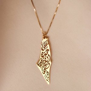 Collar de mapa de Palestina personalizado de acero inoxidable 316l, collar palestino famoso poema amante de la paz, collar de oración por Palestina - Product Image 2